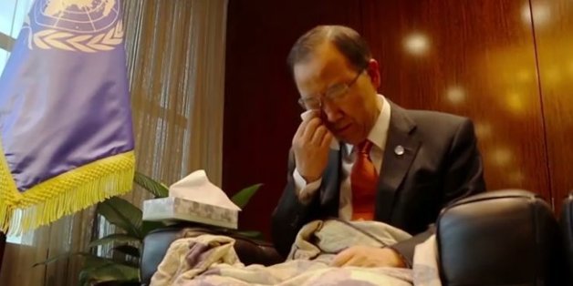 반기문 전 유엔사무총장이 울고 있다. (여론조사 결과 때문은 아니고) 영화 '타이타닉'을 보면서.