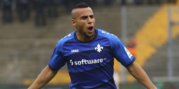 Darmstadts Änis Ben-Hatira freut sich nach einem Tor gegen den VfL Wolfsburg - nach seiner Entlassung dürfte ihm nun aber das Lachen vergangen sein