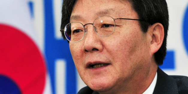 유승민 바른정당 의원이 25일 오전 대구 동구 지역구 사무실에서 기자 간담회를 열고 대선 출마에 대한 입장을 발표하고 있다.
