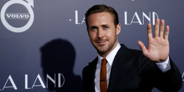 Cast member Ryan Gosling waves at the premiere of "La La Land" in Los Angeles, California U.S., December 6, 2016. REUTERS/Mario Anzuoni