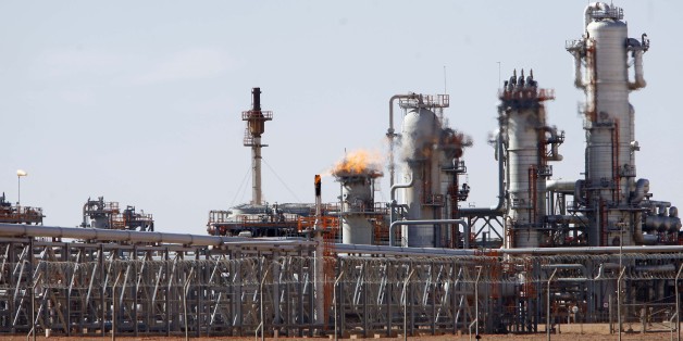 A view of Krechba gas treatment plant, about 1200 km (746 miles) south Algiers December 14, 2008. Algeria has approved or plans to approve projects expected to bring on up to 110,000 barrels per day (bpd) of crude oil output and 100,000 bpd of oil equivalents by 2012 or 2013, a Sonatrach official said on Sunday. REUTERS/Zohra Bensemra (ALGERIA)