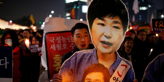 People march toward the Presidential Blue House during a protest demanding South Korean President Park Geun-hye's resignation in Seoul, South Korea, January 7, 2017. REUTERS/Kim Hong-Ji