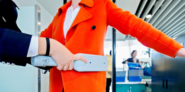 Entwürdigender Sicherheitscheck am Frankfurter Flughafen - Frau muss beweisen, dass sie stillt