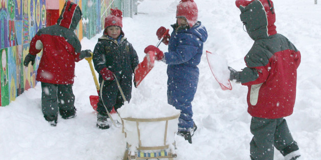 Spielende Kinder im Schnee: "Als Eltern möchte man später auf seine Kinder stolz sein."