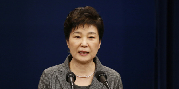 South Korean President Park Geun-Hye speaks during an address to the nation, at the presidential Blue House in Seoul, South Korea, 29 November 2016. REUTERS/Jeon Heon-Kyun/Pool