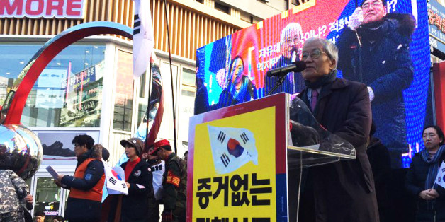 2일 오후 부산 서면 쥬디스태화 앞에서 열린 '탄핵기각 범시민궐기대회'에서 조갑제 조갑제닷컴 대표가 발언을 하고 있다.