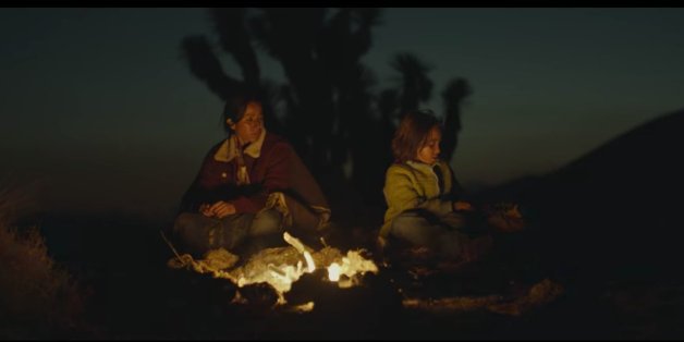 In dieser Super-Bowl-Werbung sitzt die Mutter zuletzt mit ihrer Tochter am Lagerfeuer