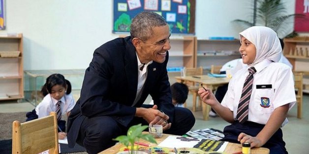 Obama avec une jeune réfugiée en 2015