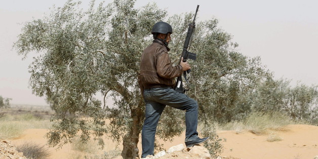 A Tunisian police officer stands guard during an operation to eliminate militants in a village some 50 km (31 miles) from the town of Ben Guerdane, Tunisia, near the Libyan border, March 10, 2016. REUTERS/Zoubeir Souissi