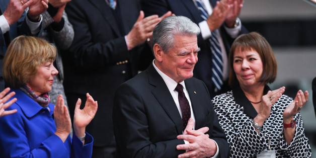 Bei der Bundesversammlung kämpft der scheidende Bundespräsident Gauck mit den Tränen
