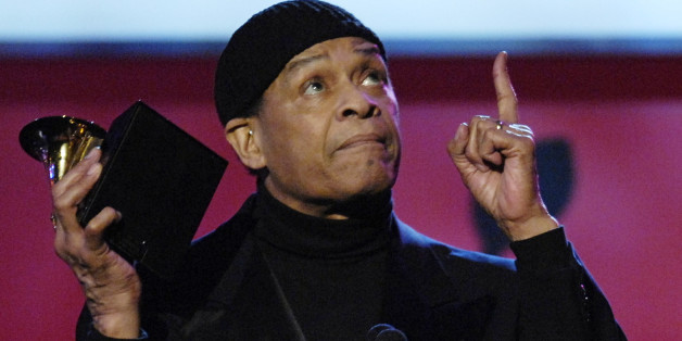 Al Jarreau accepts the award for Best Traditional R & B Vocal Performance, for "God Bless The Child," at the 49th Annual Grammy Awards in Los Angeles February 11, 2007. REUTERS/Chris Pizzello (UNITED STATES)
