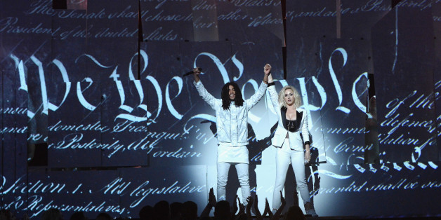 Katy Perry bei ihrem Auftritt während der 59. Grammy Awards