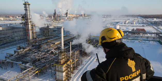 A worker overlooks the low-temperature isomerization unit at the Novokuibyshevsk oil refinery plant, operated by Rosneft PJSC, in Novokuibyshevsk, Samara region, Russia, on Thursday, Dec. 22, 2016. Oil trimmed a second weekly gain as investors weighed rising U.S. inventories against coming coordinated output cuts by OPEC and other producing nations. Photographer: Andrey Rudakov/Bloomberg via Getty Images