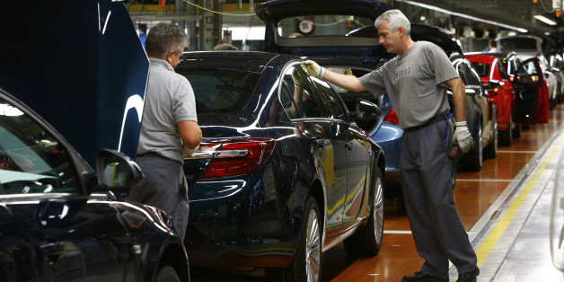 Arbeiter in einer Opel-Fabrik