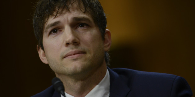 Schauspieler Ashton Kutcher hat am Mittwoch im US-Senat eine emotionale Rede gegen moderne Sklaverei und Kindesmissbrauch gehalten.