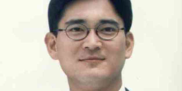 이재용 부회장은 2001년 3월 33살의 나이에 삼성전자 경영기획실 상무보로 본격적인 경영 수업에 나섰다.