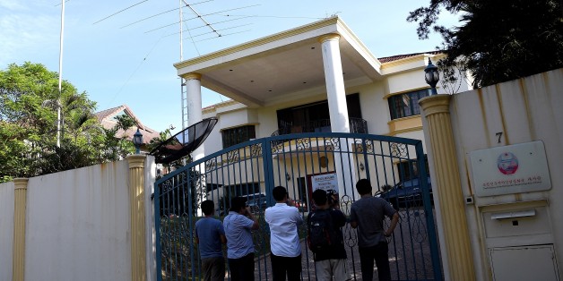Members of the media are seen outside the North Korean embassy in Kuala Lumpur on February 18, 2017. North Korea's ambassador to Malaysia Kang Chol said Pyongyang would reject any results of a post-mortem examination carried out by Kuala Lumpur on the body of Kim Jong-Nam. / AFP / MANAN VATSYAYANA (Photo credit should read MANAN VATSYAYANA/AFP/Getty Images)
