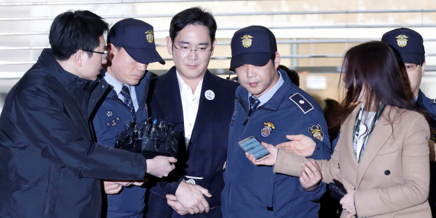 Samsung Group chief, Jay Y. Lee arrives at the office of the independent counsel team in Seoul, South Korea, February 18, 2017. REUTERS/Kim Hong-Ji