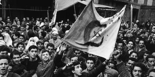 ALGERIA - CIRCA 1961: The Algerian War In Algiers, Algeria In 1961 - Algerian demonstrations followed one another beginning in the fall-100 died and over 12,000 were arrested. (Photo by Dominique BERRETTY/Gamma-Rapho via Getty Images)