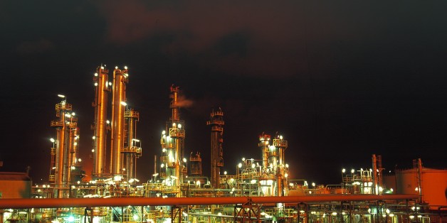 ALGERIA - JUNE 30: Oil companies In Algeria On June 30, 2008-NATEC is the first company of oil refinery in Algeria. The company has five oil rafineries along the country, which can exploit about 22 Millions tons of crude oil per year. Algeria oil stocks are evaluated at 11,4 Billions tons of crude barrels. Here the Skikda refinery. (Photo by Ali DJENIDI/Gamma-Rapho via Getty Images)