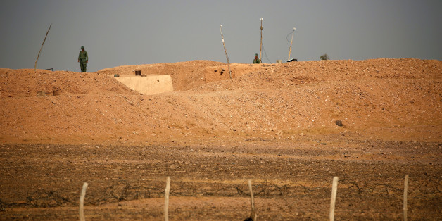 Moroccan soldiers are seen on an earth wall that separates areas controlled by Morocco and the Polisario Front in Western Sahara, September 10, 2016. REUTERS/Zohra Bensemra SEARCH âPOLISARIOâ FOR THIS STORY. SEARCH "WIDER IMAGE" FOR ALL STORIES.