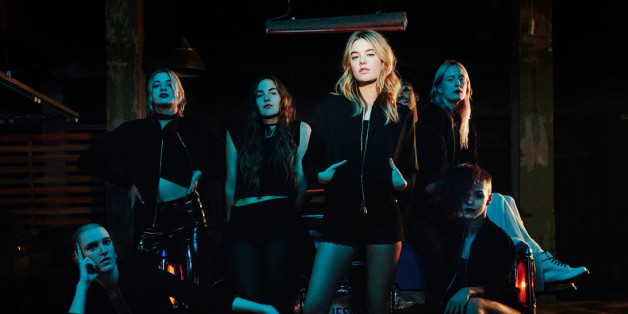Pour le parfum Poison Girl, Dior orchestre une campagne publicitaire dansante, comprenant un clip et des tutos en ligne pour apprendre à danser comme le mannequin et égérie Camille Rowe.