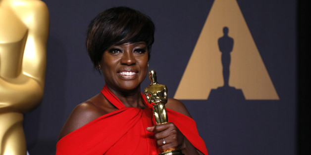 89th Academy Awards - Oscars Backstage - Hollywood, California, U.S. - 26/02/17 - Actress Viola Davis poses with her Oscar for Best Supporting Actress for the film âFences" REUTERS/Lucas Jackson