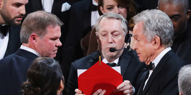 File Photo: 89th Academy Awards - Oscars Awards Show - Hollywood, California, U.S. - 26/02/17 - Brian Cullinan (L) and Martha Ruiz of PriceWaterHouseCoopers (PWC) confer with presenter Warren Beatty during presentation for Best Picture. REUTERS/Lucy Nicholson/File Photo