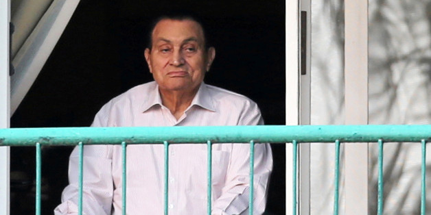 Ousted Egyptian president Hosni Mubarak looks towards his supporters outside the area where he is hospitalized during the celebrations of the 43rd anniversary of the 1973 Arab-Israeli war, at Maadi military hospital on the outskirts of Cairo, Egypt October 6, 2016. REUTERS/Mohamed Abd El Ghany TPX IMAGES OF THE DAY