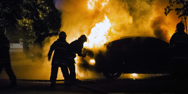 Nach einen Überfall zündeten die Täter ihr Auto an (Symbolbild)