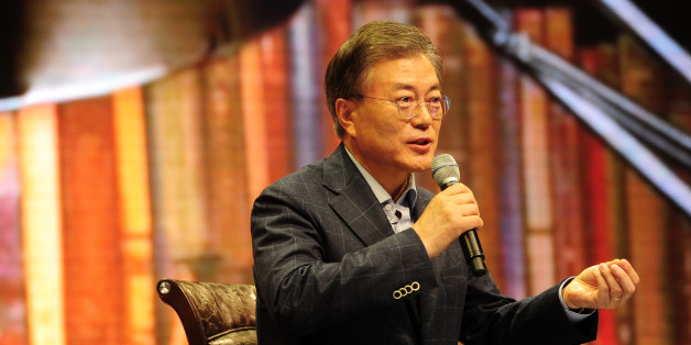문재인 더불어민주당 전 대표가 5일 오후 부산 해운대구 벡스코 오디토리움에서 열린 '북 콘서트'에서 발언을 하고 있다.