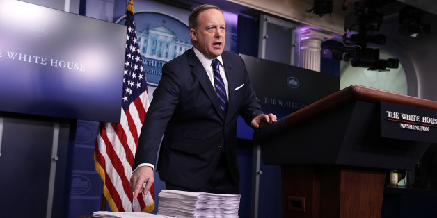 Trumps Dobermann: Wie Sean Spicer sich einen fatalen Fehler nach dem anderen leistet