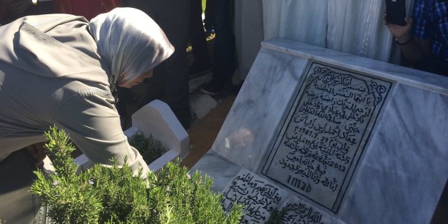 L'émotion de la mère d'Imad Ibn Ziaten, 5 ans après son assassinat par Mohamed Merah