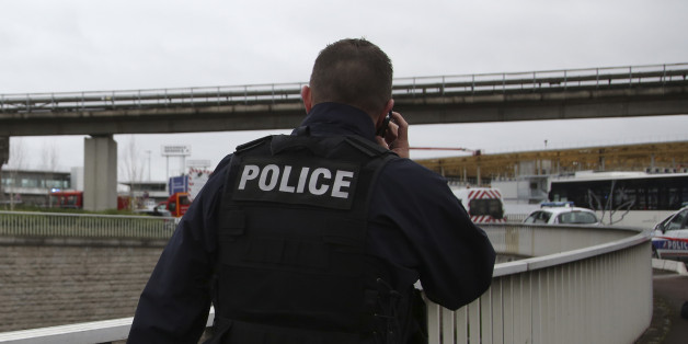 Nach Attacke am Flughafen: Schüsse auf Polizisten nahe Paris