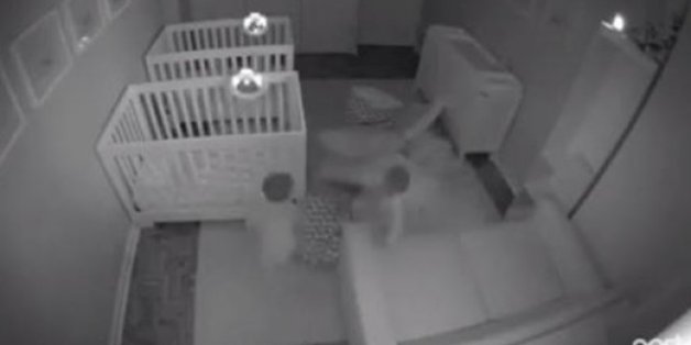 Ces jumeaux de 2 ans font tout sauf dormir la nuit