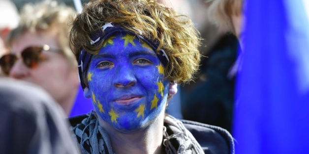 Junge Tschechinnen freuen sich über den EU-Beitritt ihres Landes