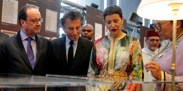 French President Francois Hollande (C), Head of the IMA Jack Lang (2ndR) and Morocco's Princess Lalla Meryem (R) visit the exhibition "Splendeur de l'Ecriure au Maroc" the Arabic World Institute (IMA) in Paris, France, March 22, 2017. REUTERS/Christophe Ena/Pool