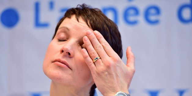 Frauke Petry bricht beim Parteitag der AfD in Tränen aus
