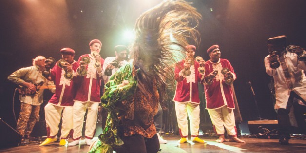 Hindi Zahra et une troupe de gnaouas au Bataclan, Paris, 27 mars 2017