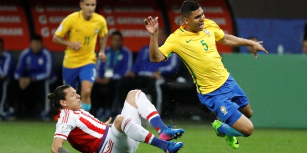 SAO PAULO, BRAZIL - MARCH 28: Brazil's Casemiro (R) in action against Paraguay's Federico Santander during the 2018 FIFA World Cup Qualifying group match between Brazil and Paraguay at Arena Corinthians Stadium on March 28, 2017 in Sao Paulo, Brazil. (Photo by Leonardo Benassatto/Anadolu Agency/Getty Images)