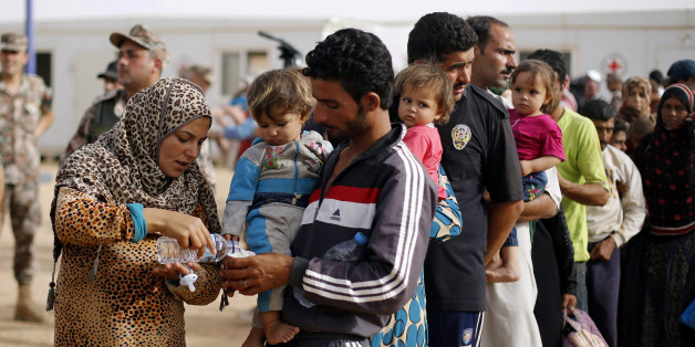 Syrian refugees wait to board a Jordanian army vehicle after crossing into Jordanian territory with their families, in Al Ruqban border area, near the northeastern Jordanian border with Syria, and Iraq, near the town of Ruwaished, 240 km (149 miles) east of Amman September 10, 2015. Picture taken September 10, 2015. REUTERS/Muhammad Hamed