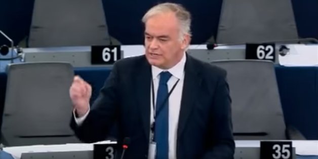 Der spanische Politiker Esteban González Pons hält eine Lobrede auf die Union