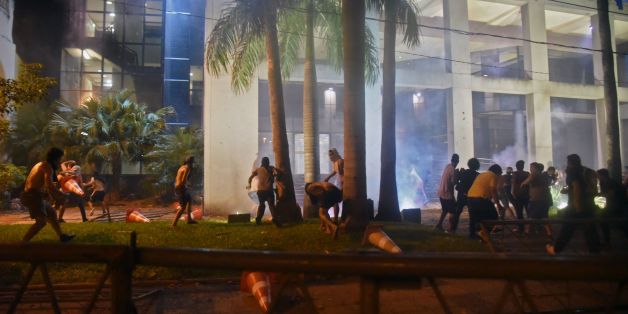 Hundreds of demonstrators protesting against the approval of a constitutional amendment for presidential reelection broke into the Congress building, battering down entrances and fences and shattering windows, and started to set fires inside, in Asuncion on March 31, 2017.
Paraguayan senators on Friday approved a contested law allowing President Horacio Cartes to seek reelection in 2018, prompting furious protesters to break into the legislature, ransacking lawmakers' offices and starting fires. / AFP PHOTO / NORBERTO DUARTE (Photo credit should read NORBERTO DUARTE/AFP/Getty Images)