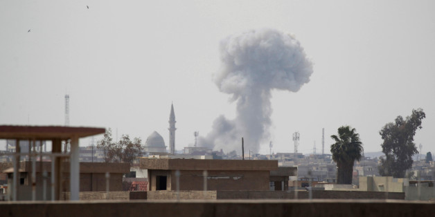 Smoke rises from clashes during a battle between Iraqi forces and Islamic State militants, in Mosul, Iraq March 27, 2017. REUTERS/Khalid al Mousily