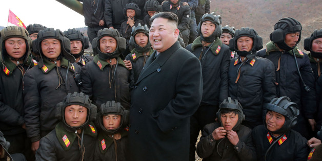 Kim Jong-un bei einer Inspektion des Militärs am ersten April 2017
