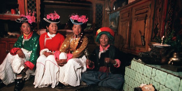 CHINA - FEBRUARY 01: The Musuo Women'S Kingdom On January 2Nd, 2000, China. Musuo Mother And Her Young Daughters (Photo by Patrick AVENTURIER/Gamma-Rapho via Getty Images)