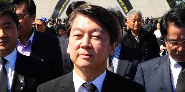 안철수 국민의당 전 대표가 3일 제주시 봉개동 4.3 평화공원에서 열린 ‘제69주년 4.3 희생자 추념식’에 참석을 한 후 추념식장을 빠져나가고 있다