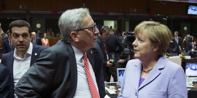 Greek Prime Minister Alexis Tsipras (L), European Commission President Jean Claude Juncker (C) and German Chancellor Angela Merkel attend a European Union leaders summit in Brussels, Belgium, June 25, 2015. REUTERS/Yves Herman
