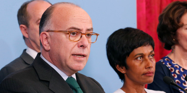 French Prime Minister Bernard Cazeneuve (L), flanked by Ericka Bareigts (R) Minister for France's overseas territories, makes a statement after a meeting on protests in the overseas French department of Guiana, in Paris, France, April 3, 2017. REUTERS/Charles Platiau