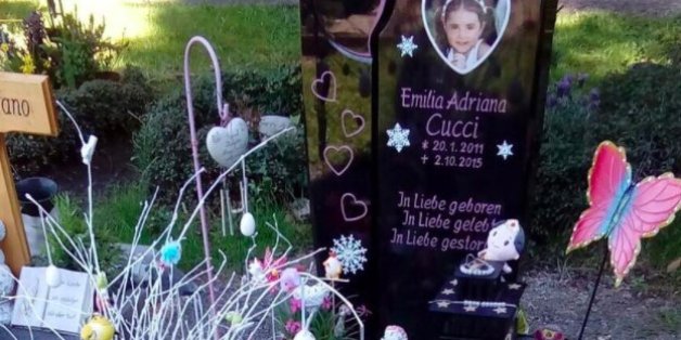 Emilia Cucci ist nur vier Jahre alt geworden - Unbekannte entfernten zwei Puppen von ihrem Grab.